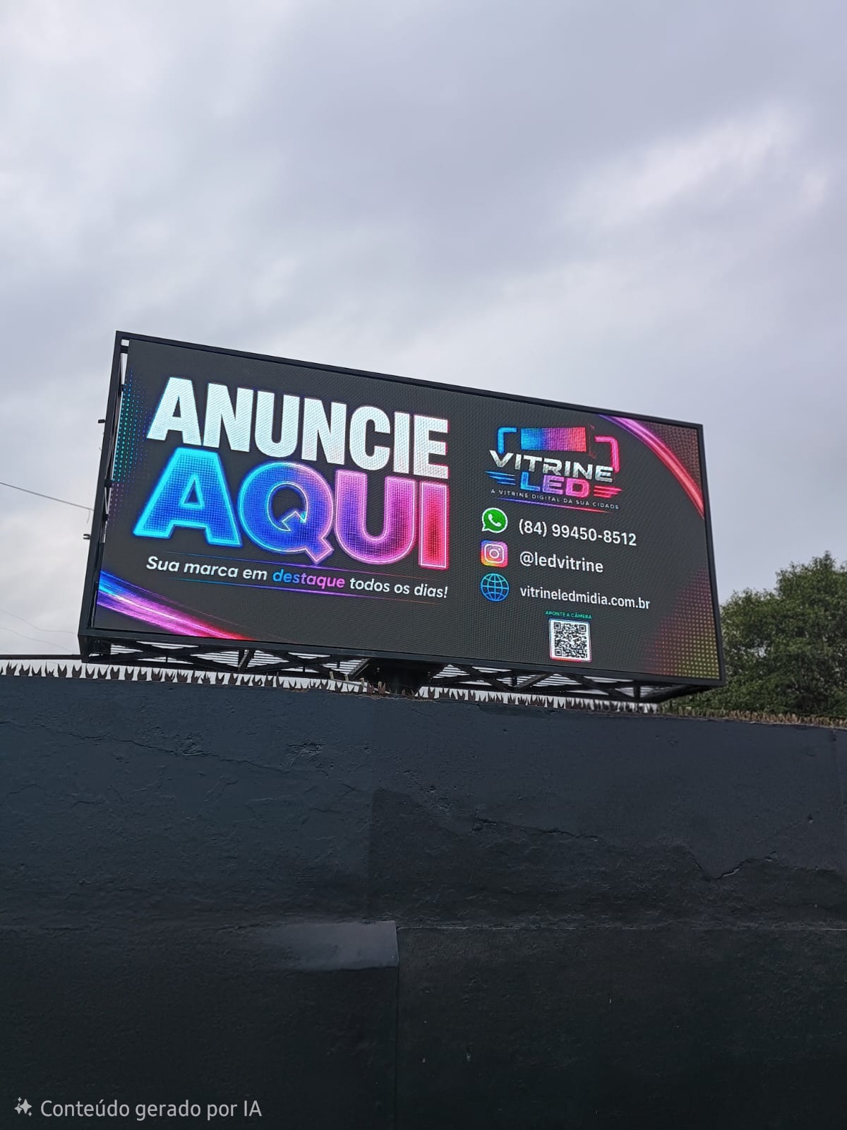 Painel de LED da Vitrine LED instalado na Av. Lindolfo Gomes Vidal, 511 — Centro, em Santo Antônio — RN